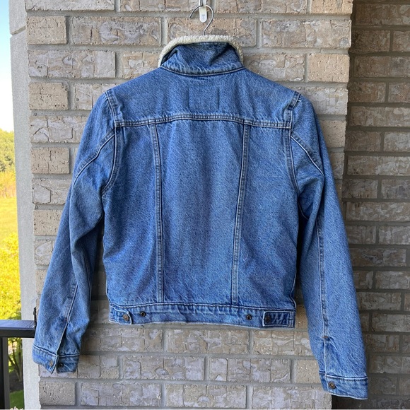 LEVI’S EX-BOYFRIEND SHERPA TRUCKER JACKET - Picture 4 of 7